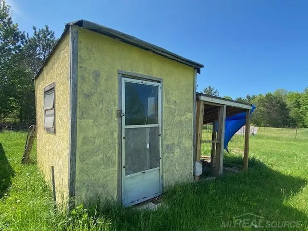 7483 NE Twin Lake Road Coldsprings Township MI 49659