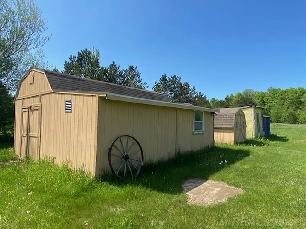 7483 NE Twin Lake Road Coldsprings Township MI 49659