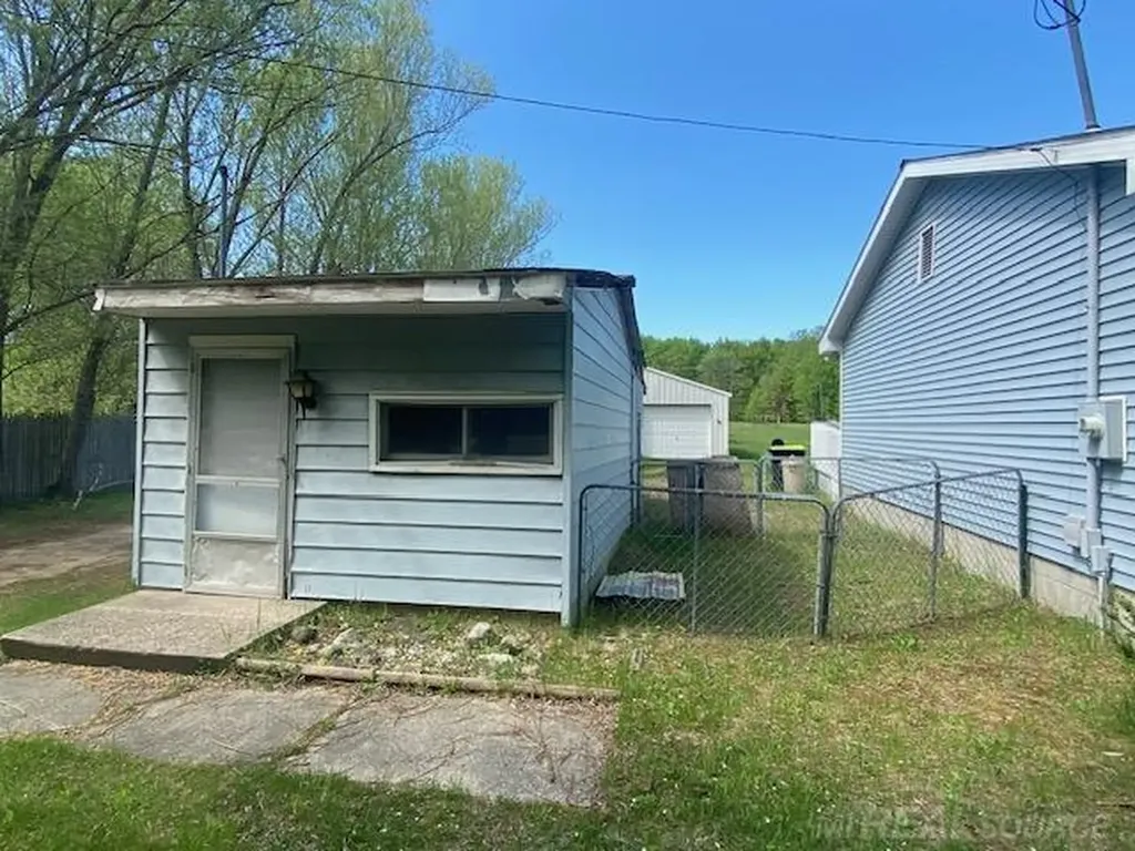 7483 NE Twin Lake Road Coldsprings Township MI 49659