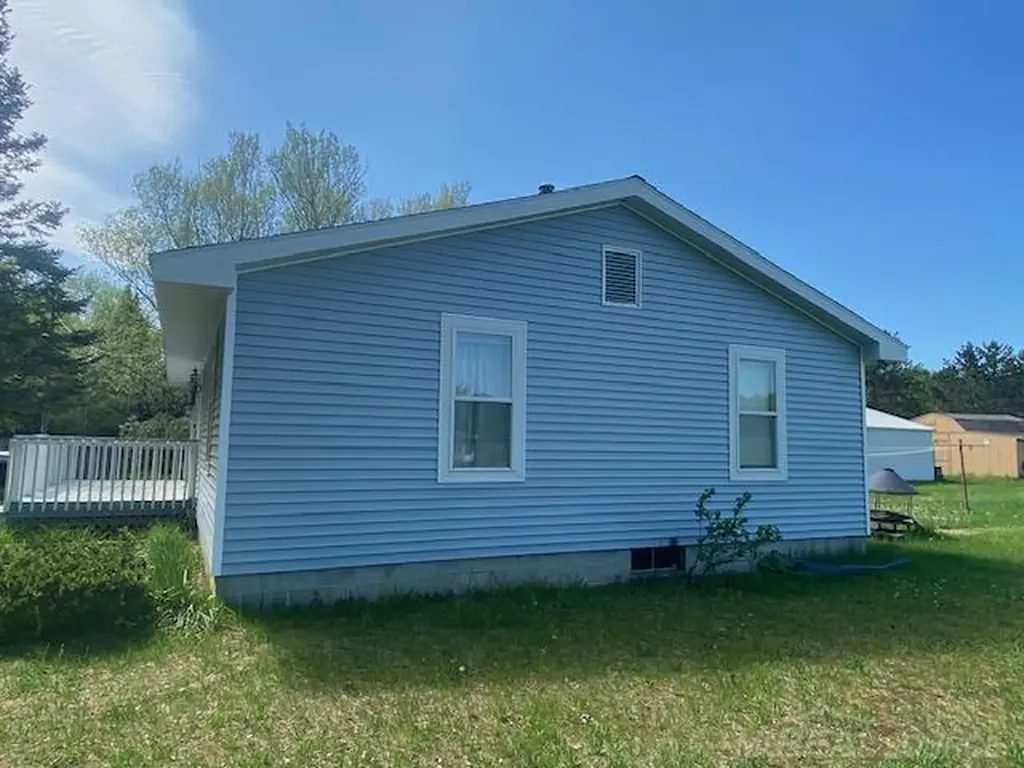7483 NE Twin Lake Road Coldsprings Township MI 49659