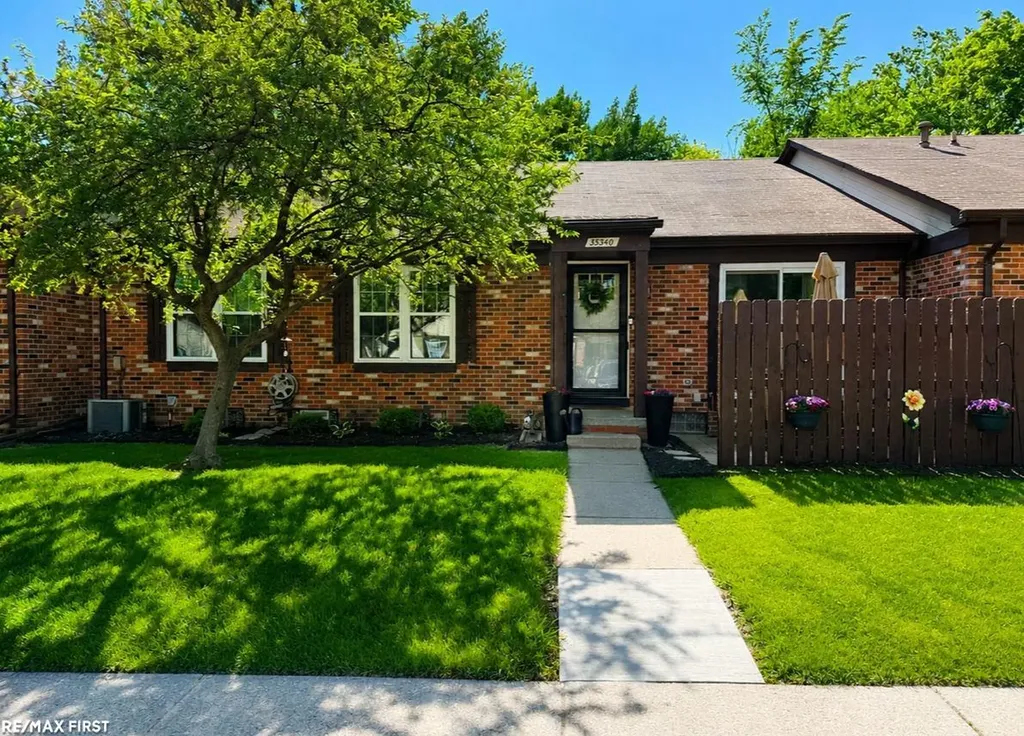 35340 Bristlecone Drive Clinton Charter Township MI 48035