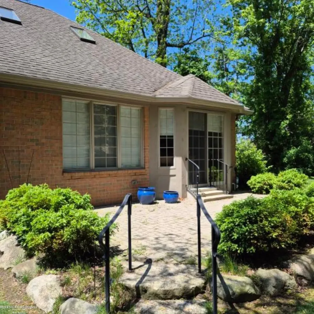 50804 Redwood Lane New Baltimore City MI 48047