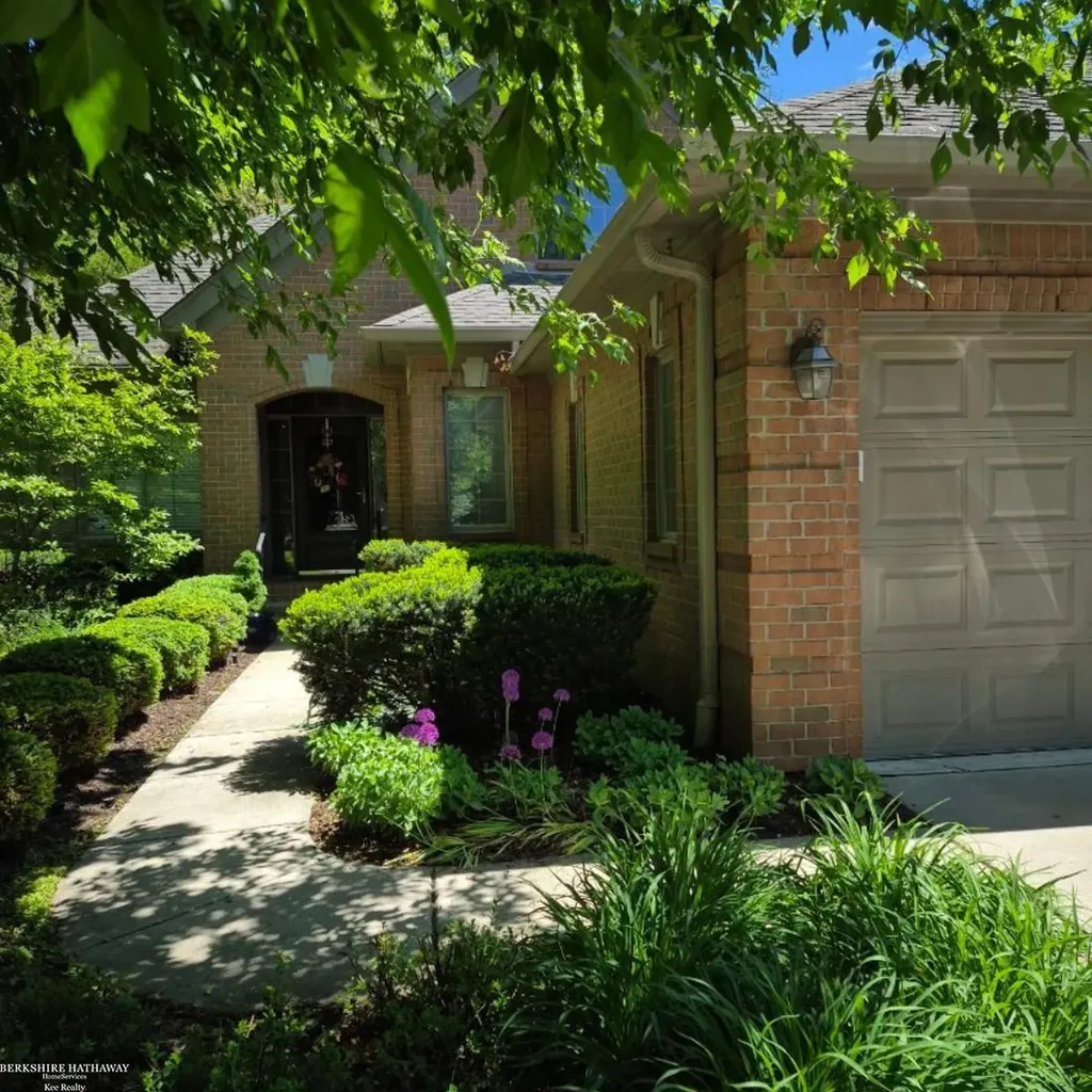 50804 Redwood Lane New Baltimore City MI 48047