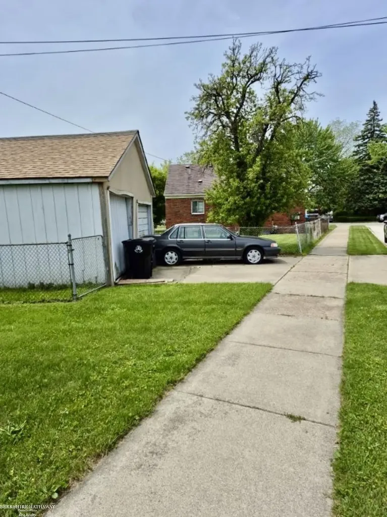29290 Utica Road Roseville City MI 48066