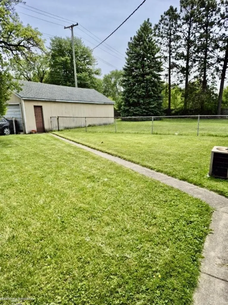29290 Utica Road Roseville City MI 48066