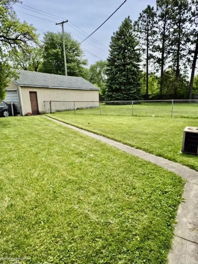 29290 Utica Road Roseville City MI 48066