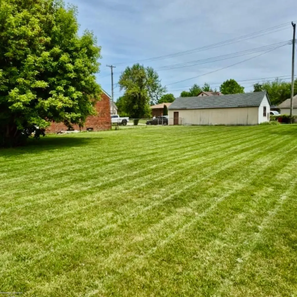 29290 Utica Road Roseville City MI 48066