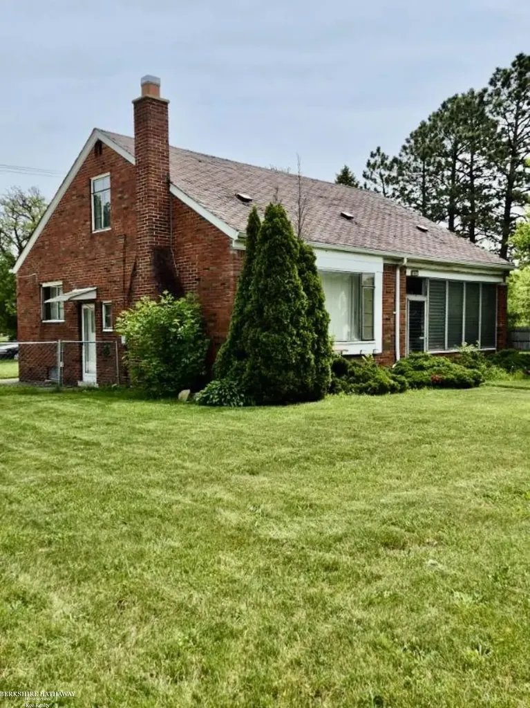 29290 Utica Road Roseville City MI 48066