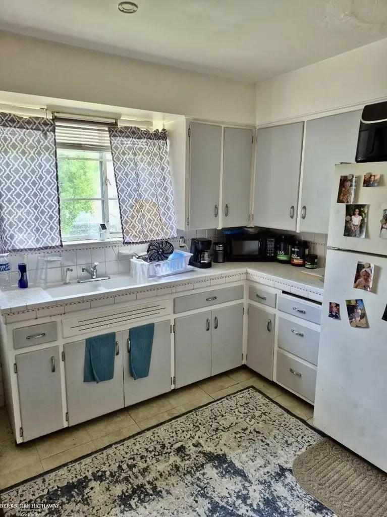29290 Utica Road Roseville City MI 48066