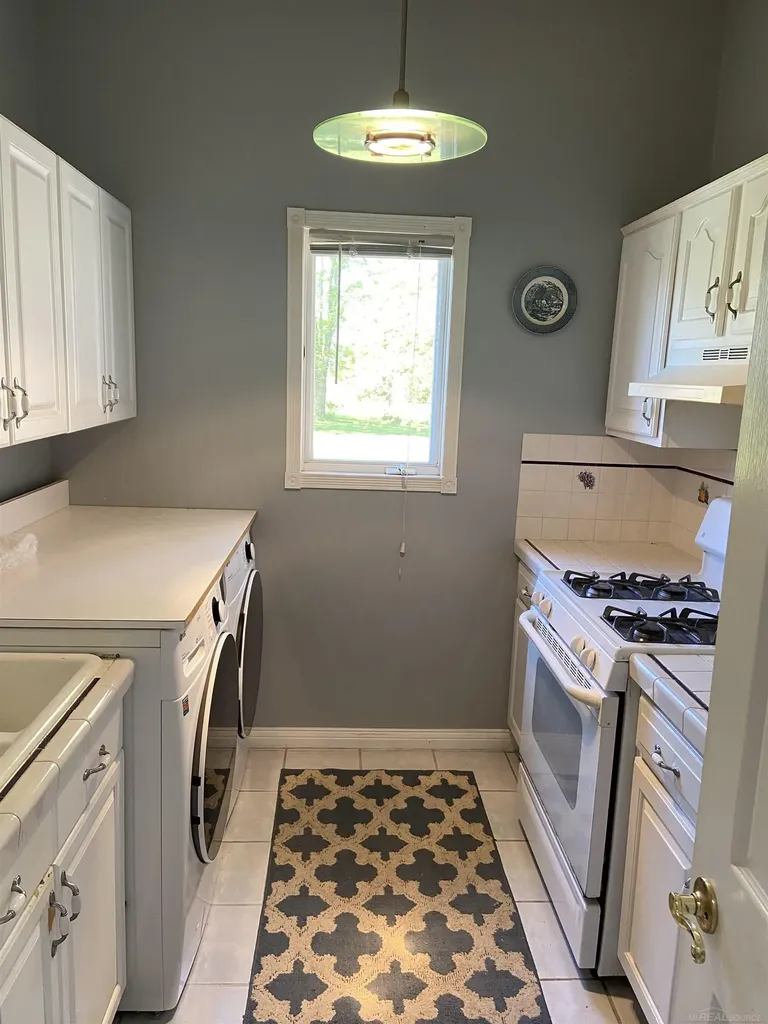 52590 North Avenue Macomb Township MI 48042