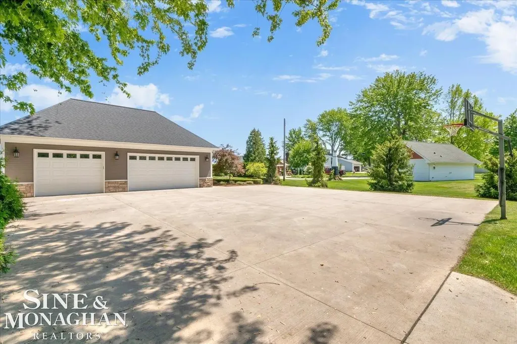 9377 River Road Clay Township MI 48001
