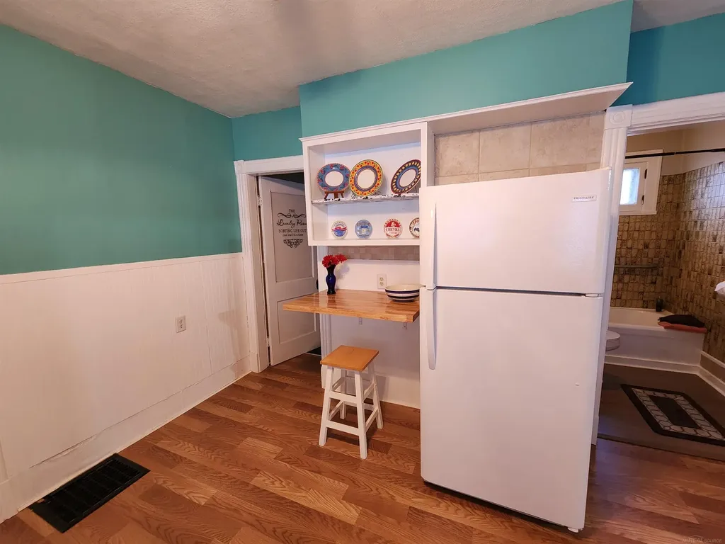 77 Hubbard Street Mt. Clemens City MI 48043
