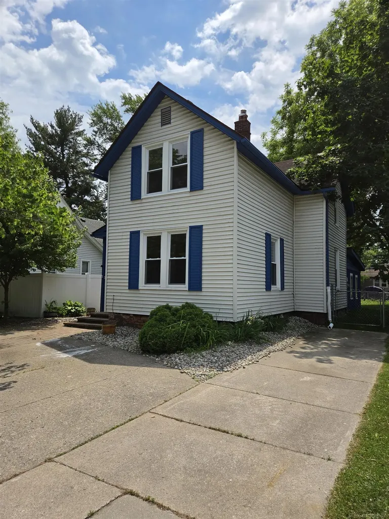 77 Hubbard Street Mt. Clemens City MI 48043