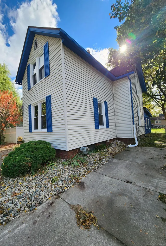 77 Hubbard Street Mt. Clemens City MI 48043