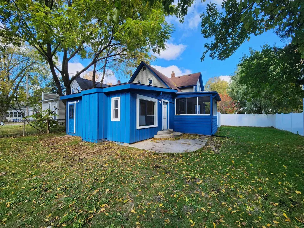 77 Hubbard Street Mt. Clemens City MI 48043