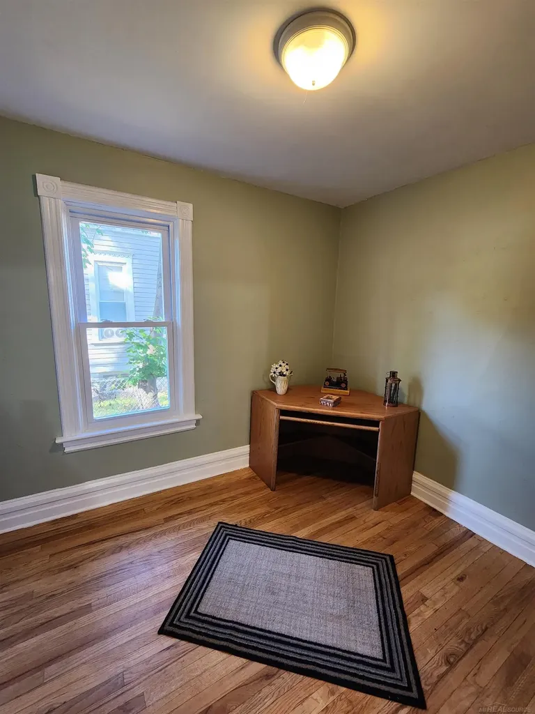 77 Hubbard Street Mt. Clemens City MI 48043