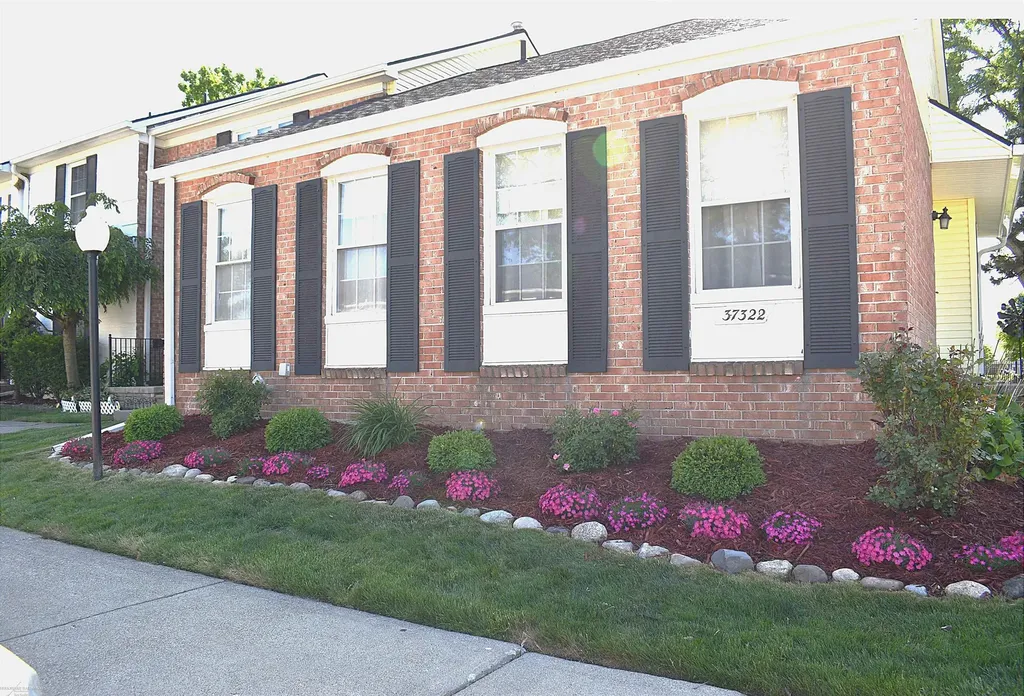 37322 Charter Oaks Boulevard Clinton Charter Township MI 48036