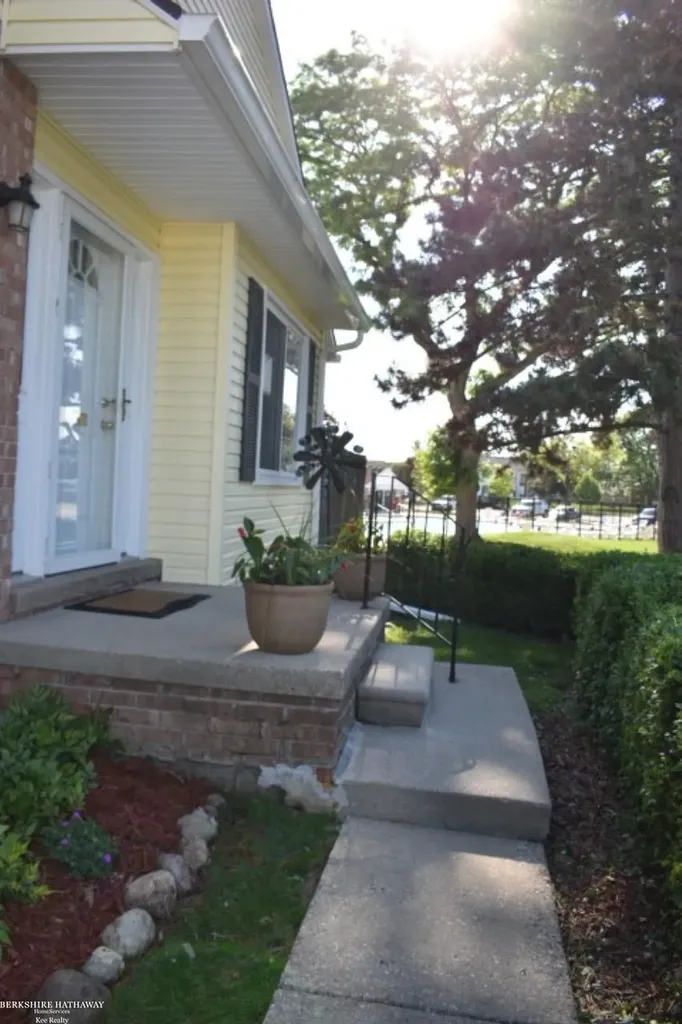 37322 Charter Oaks Boulevard Clinton Charter Township MI 48036