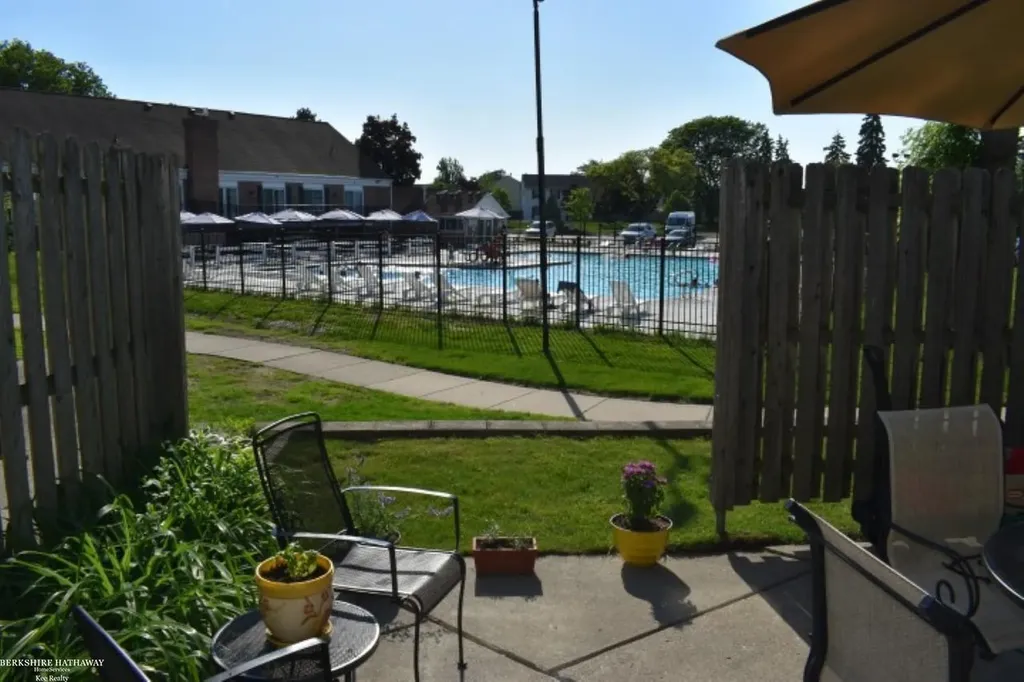 37322 Charter Oaks Boulevard Clinton Charter Township MI 48036
