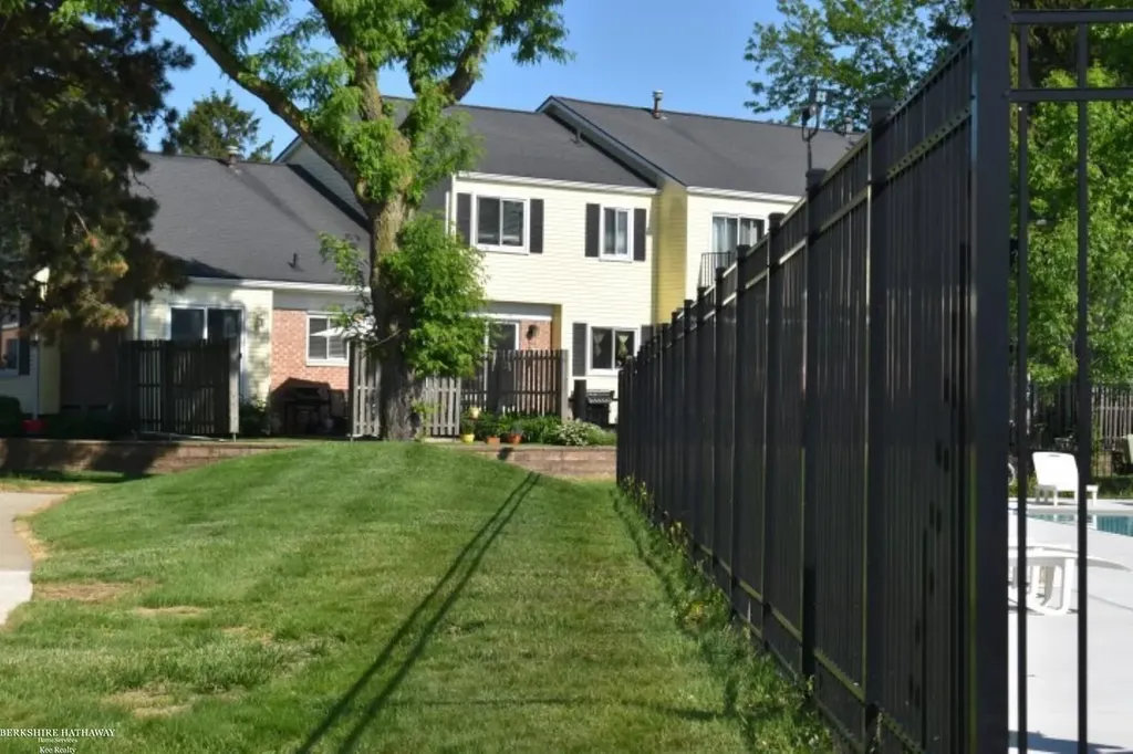 37322 Charter Oaks Boulevard Clinton Charter Township MI 48036