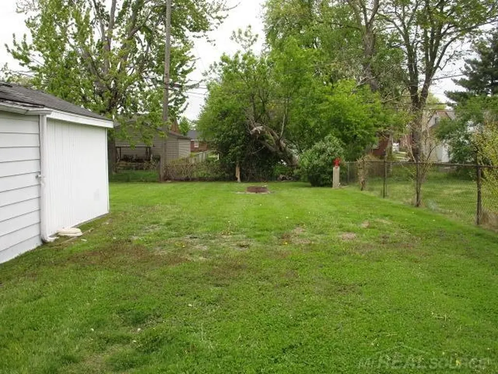 22401 O'connor Street St. Clair Shores City MI 48080