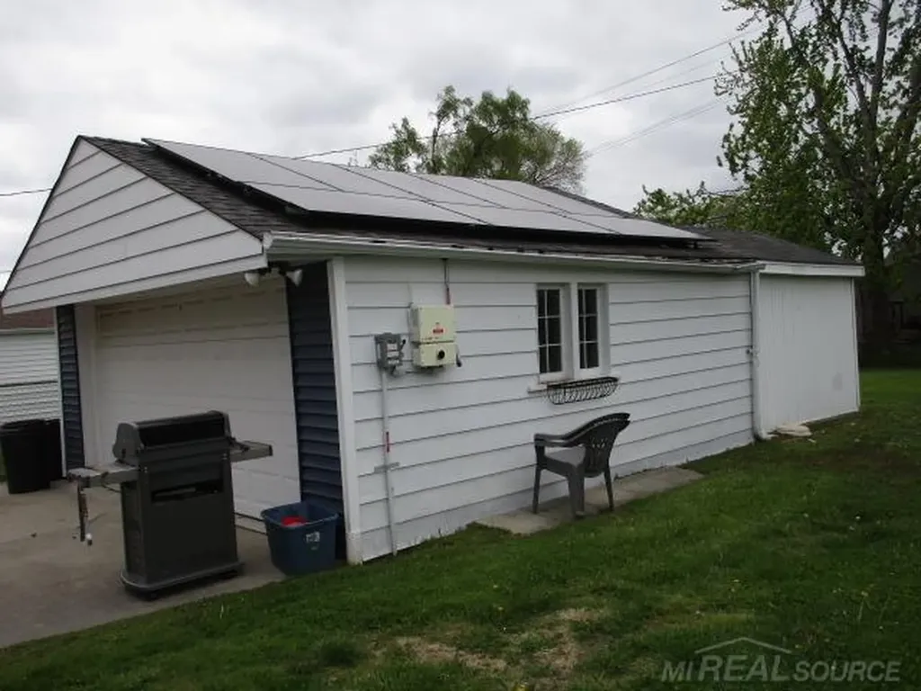 22401 O'connor Street St. Clair Shores City MI 48080