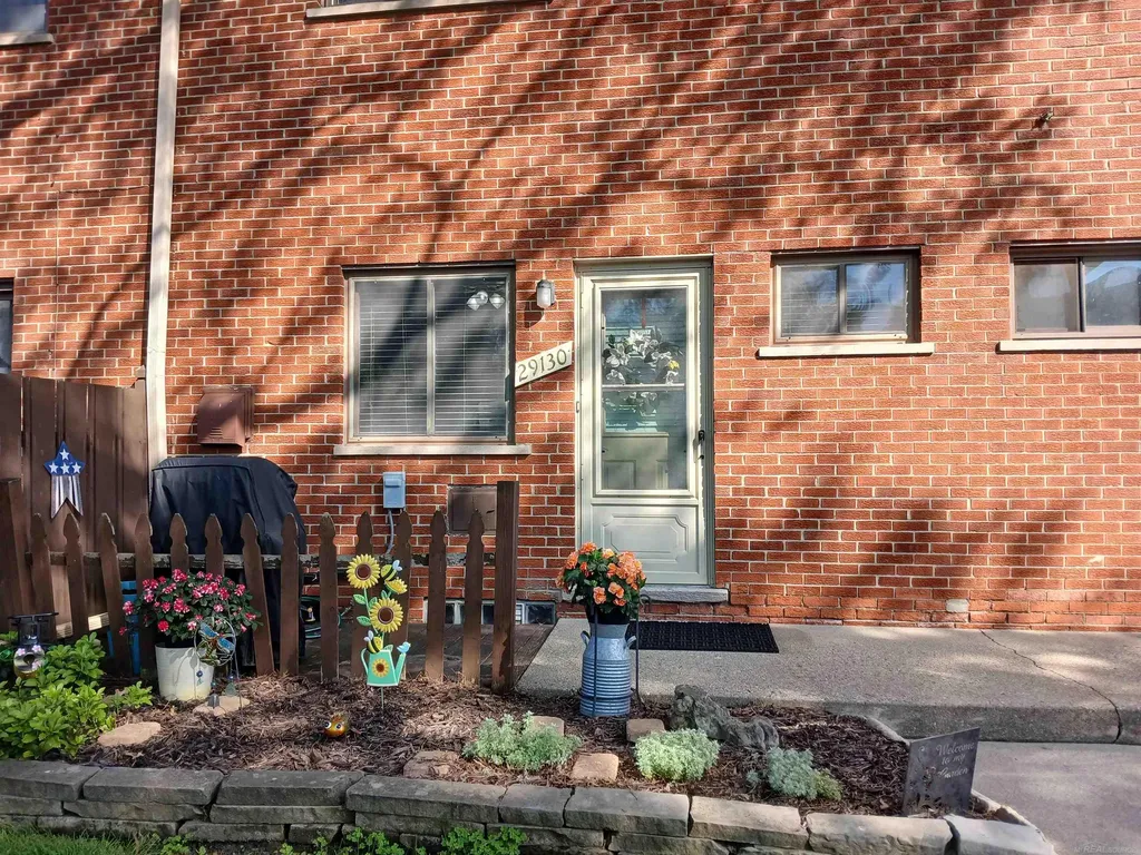 29130 Tessmer Court Madison Heights City MI 48071