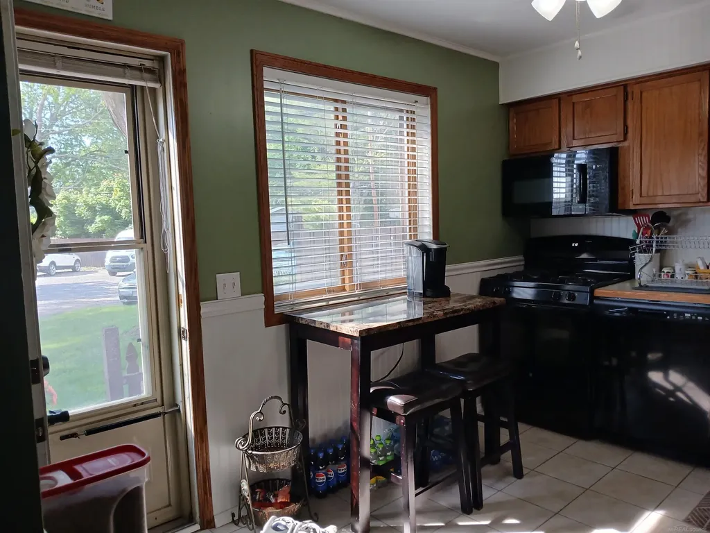 29130 Tessmer Court Madison Heights City MI 48071