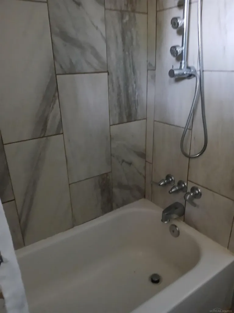 29130 Tessmer Court Madison Heights City MI 48071