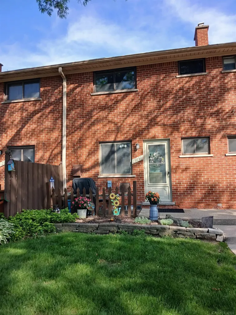29130 Tessmer Court Madison Heights City MI 48071