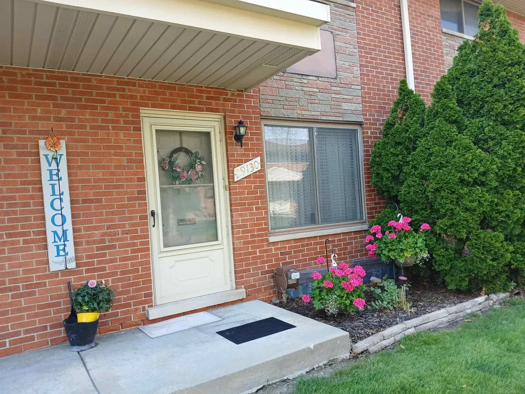 29130 Tessmer Court Madison Heights City MI 48071