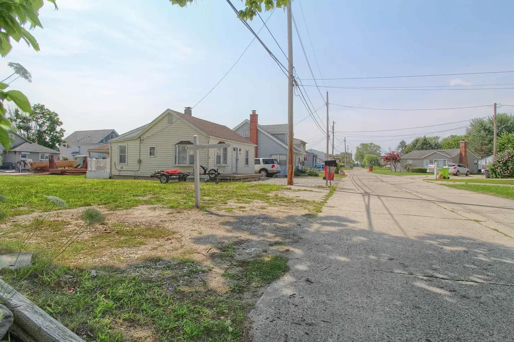 37924 Maplehill Street Harrison Charter Township MI 48045