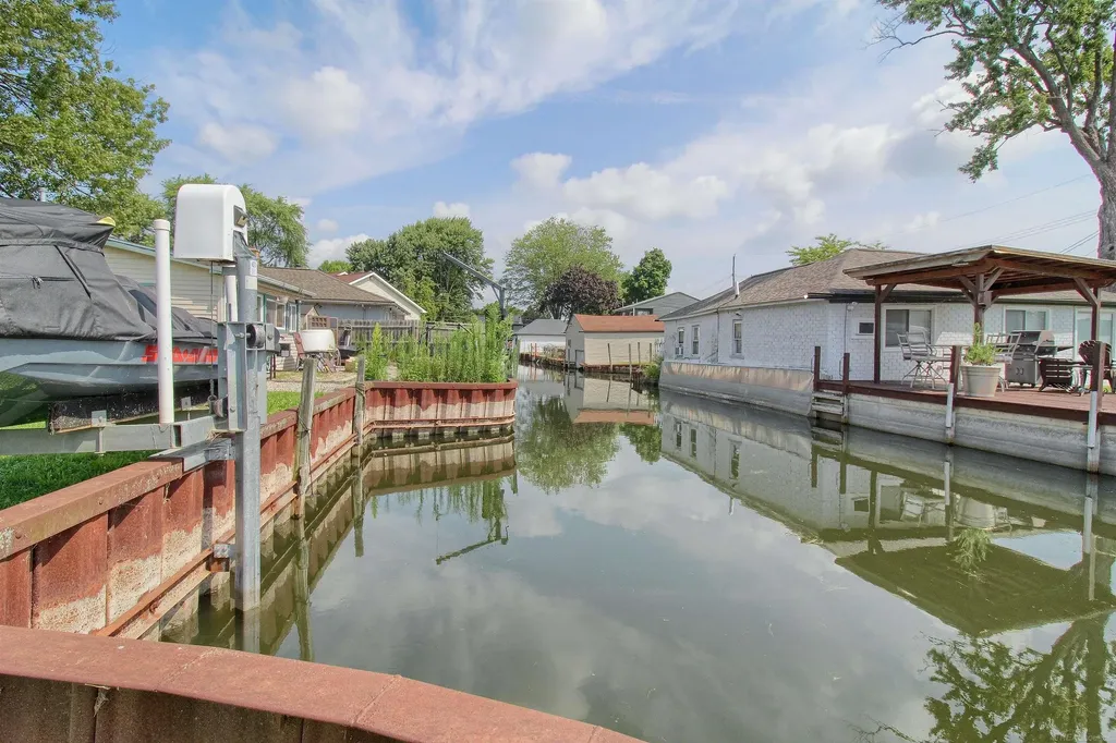 37924 Maplehill Street Harrison Charter Township MI 48045