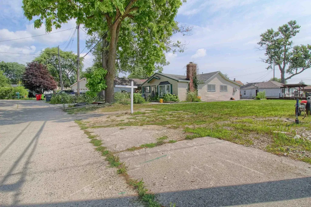 37924 Maplehill Street Harrison Charter Township MI 48045