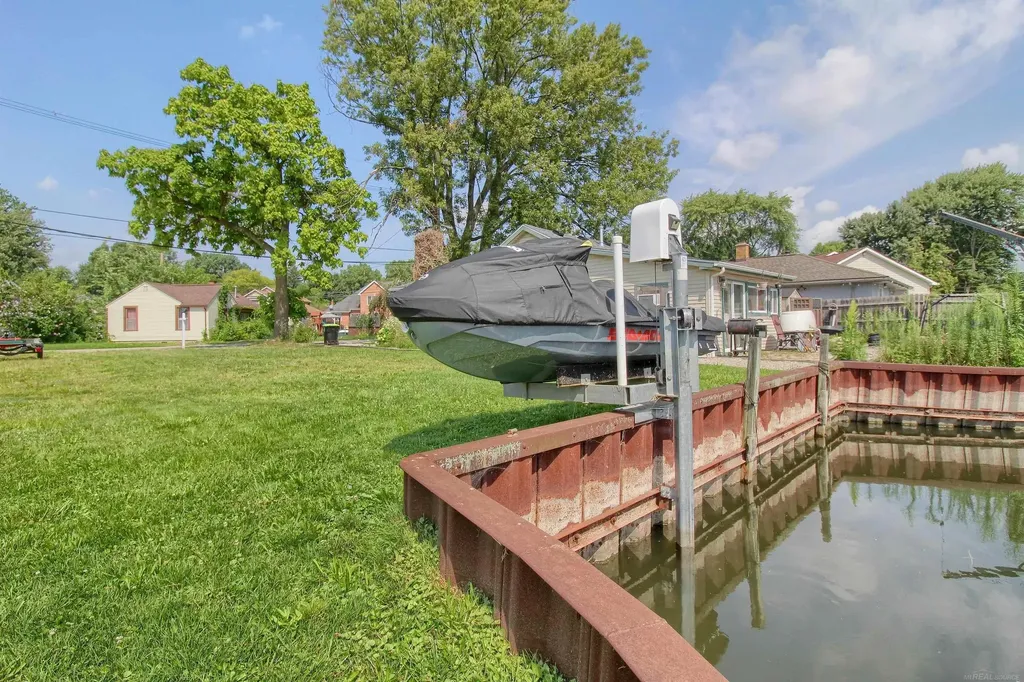 37924 Maplehill Street Harrison Charter Township MI 48045