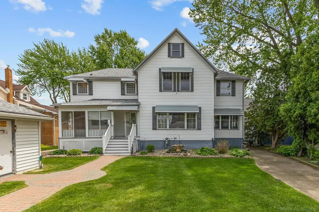 29000 Jefferson Avenue St. Clair Shores City MI 48081