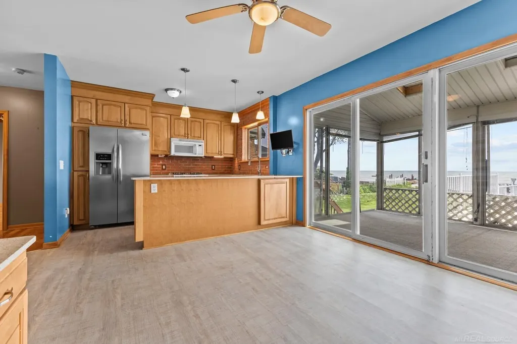 29000 Jefferson Avenue St. Clair Shores City MI 48081