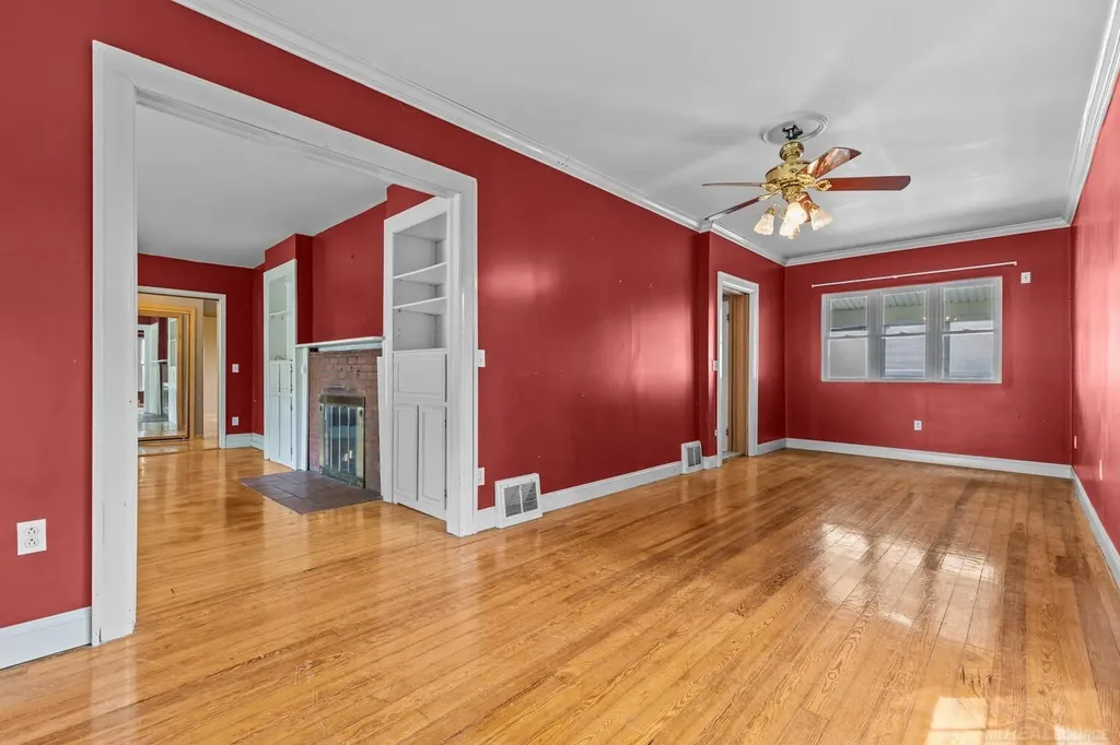 29000 Jefferson Avenue St. Clair Shores City MI 48081