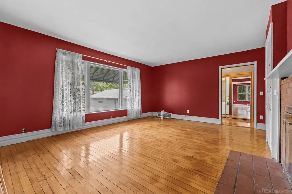 29000 Jefferson Avenue St. Clair Shores City MI 48081