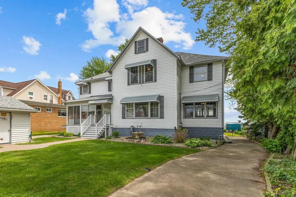 29000 Jefferson Avenue St. Clair Shores City MI 48081