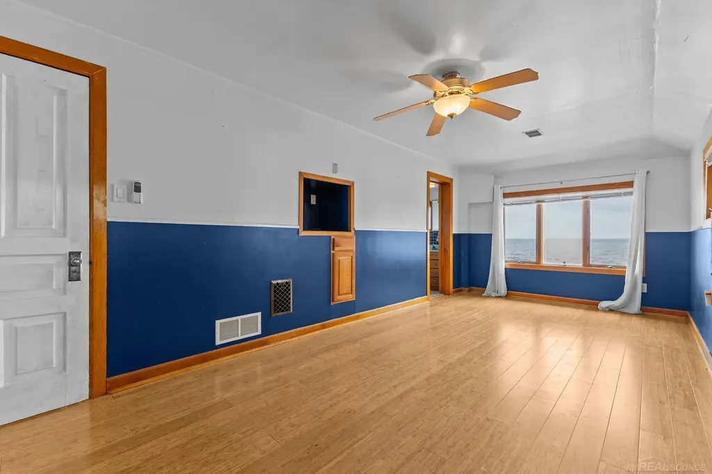 29000 Jefferson Avenue St. Clair Shores City MI 48081