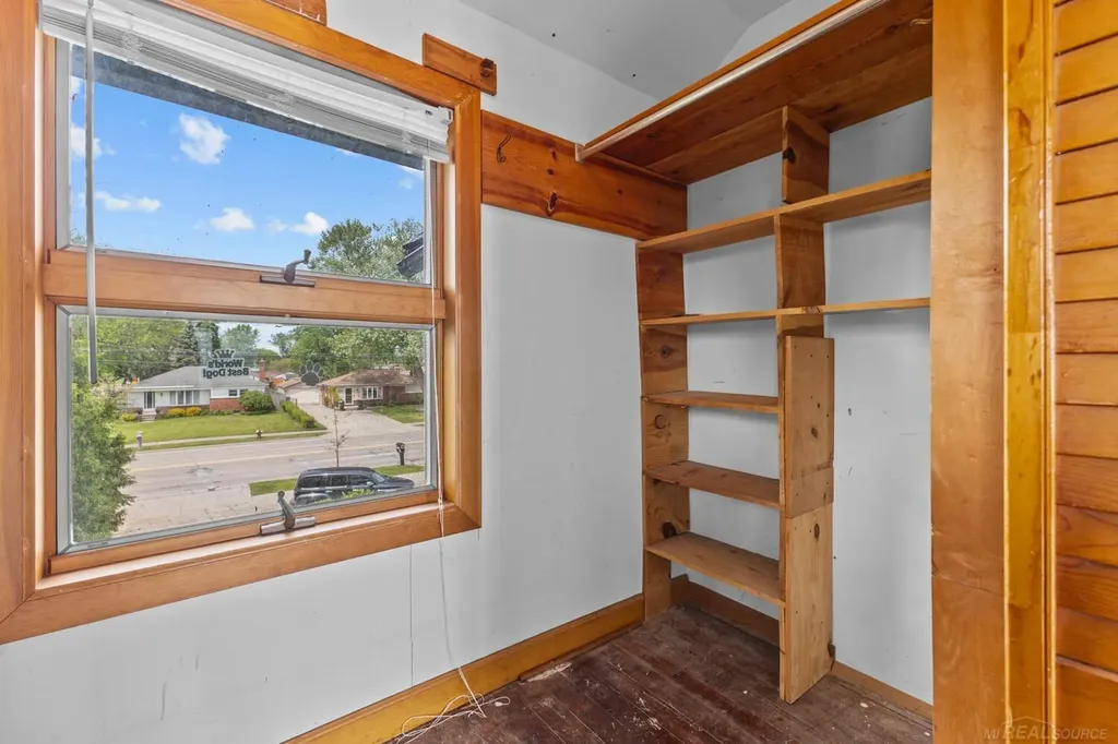 29000 Jefferson Avenue St. Clair Shores City MI 48081