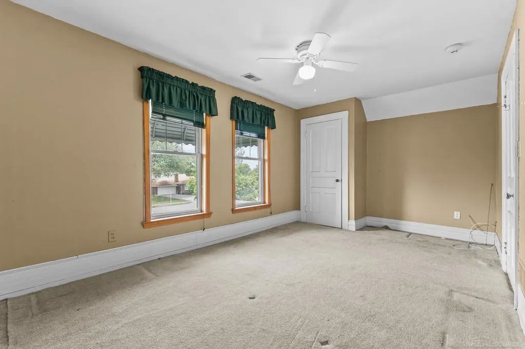 29000 Jefferson Avenue St. Clair Shores City MI 48081