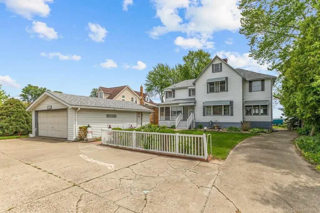 29000 Jefferson Avenue St. Clair Shores City MI 48081