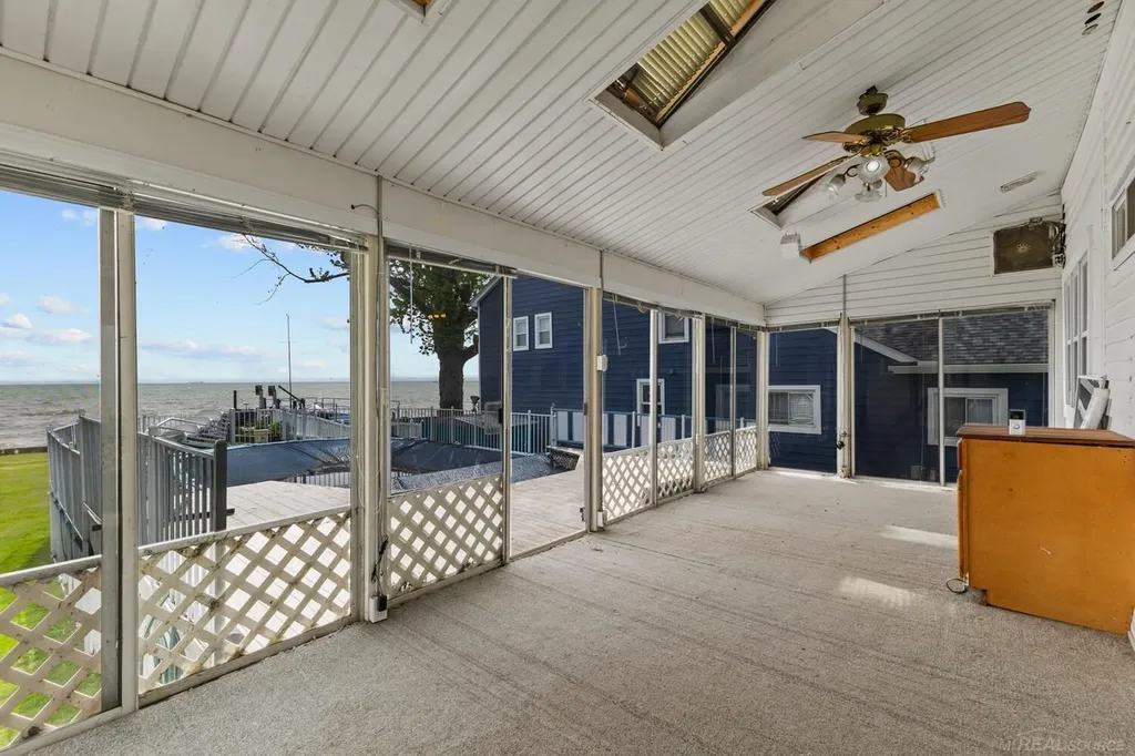 29000 Jefferson Avenue St. Clair Shores City MI 48081