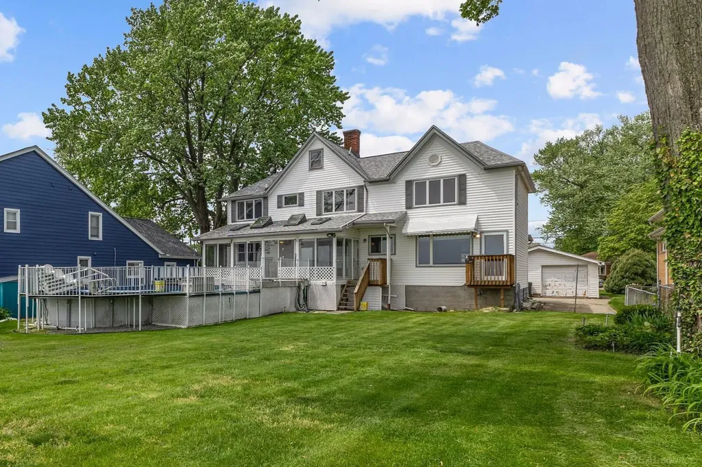 29000 Jefferson Avenue St. Clair Shores City MI 48081
