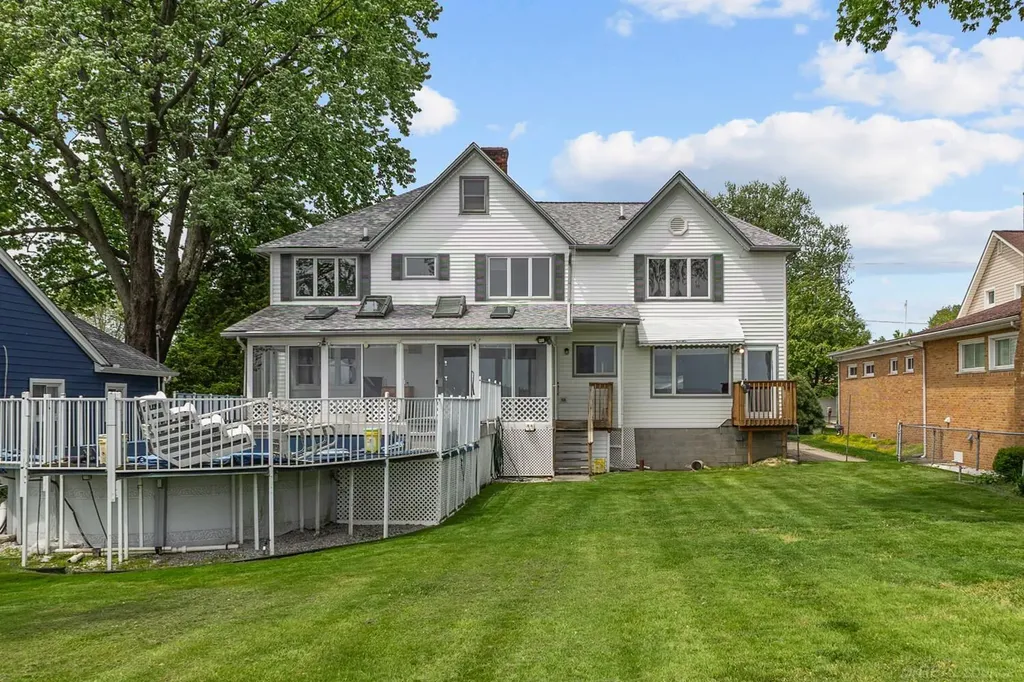 29000 Jefferson Avenue St. Clair Shores City MI 48081