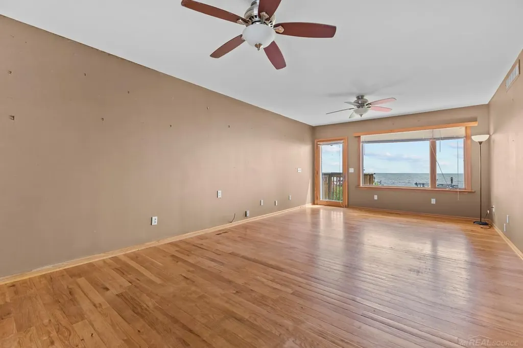 29000 Jefferson Avenue St. Clair Shores City MI 48081