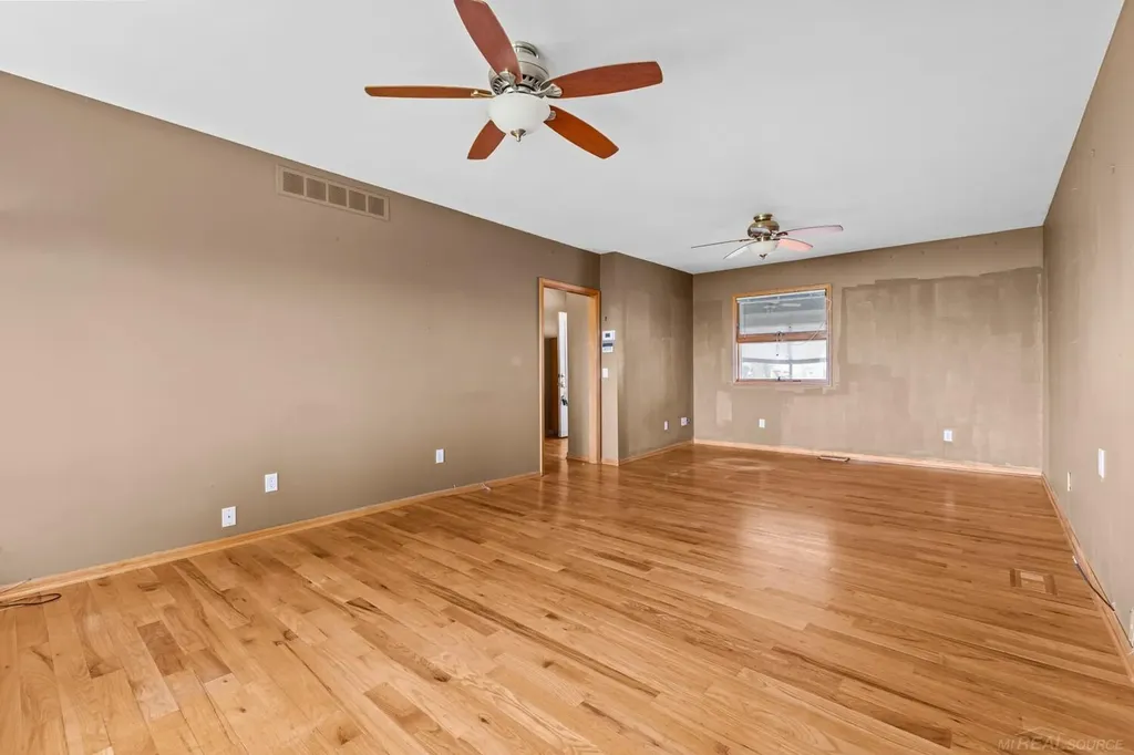 29000 Jefferson Avenue St. Clair Shores City MI 48081