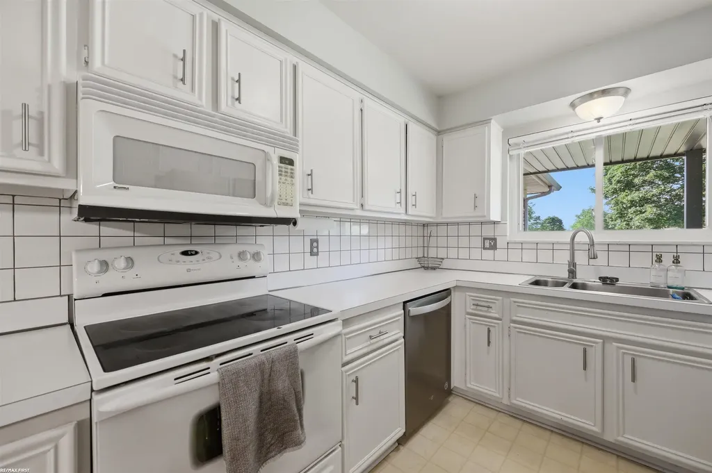 15366 Van Meter Drive Macomb Township MI 48044